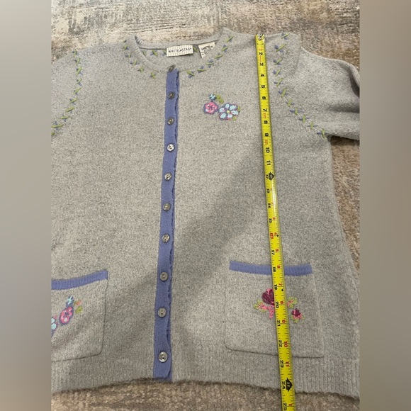 White Stag Embroidered Floral Soft Cozy Cardigan Sweater Gray Size Large - Picture 3 of 12